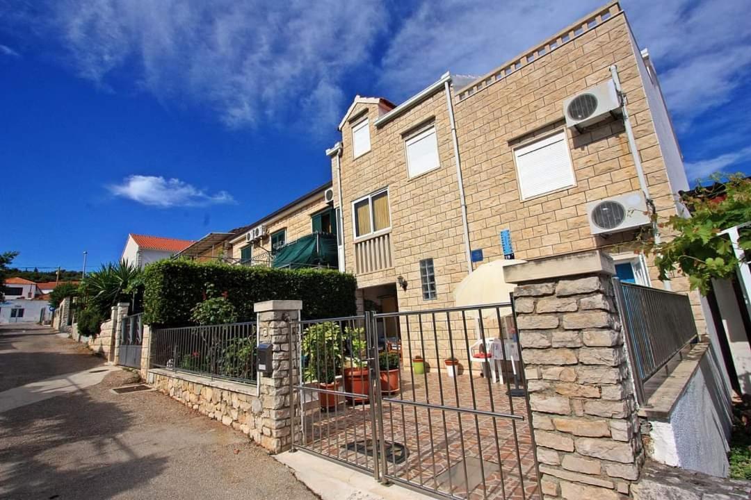Apartment Samanta Supetar Zewnętrze zdjęcie